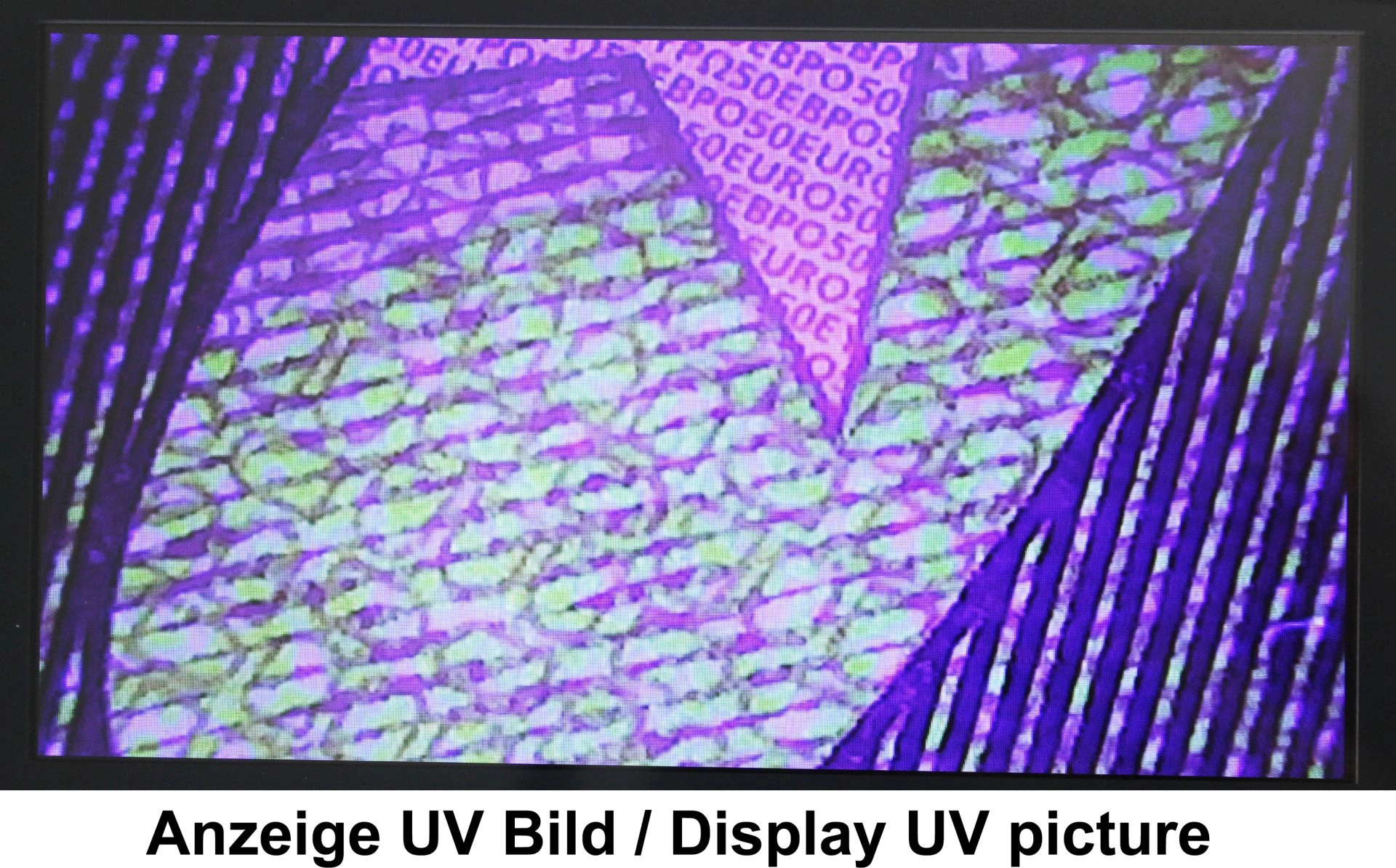 Display mit UV-Bild einer Euro-Banknote: fluoreszierende Sicherheitsmerkmale in Violett und Grün zur Echtheitsprüfung von Geldscheinen.